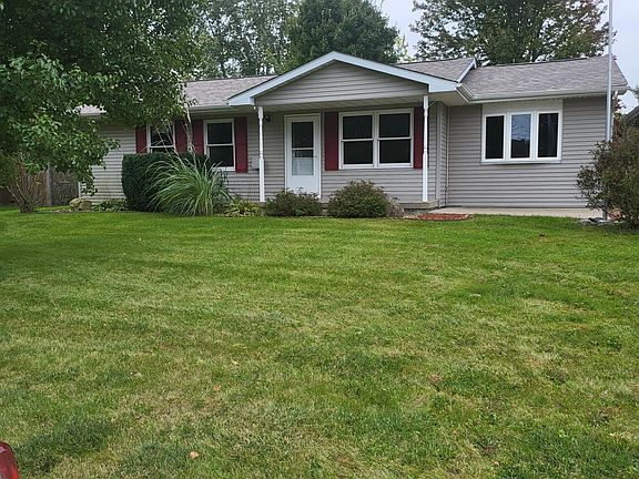 large front yard nice manicured landscape