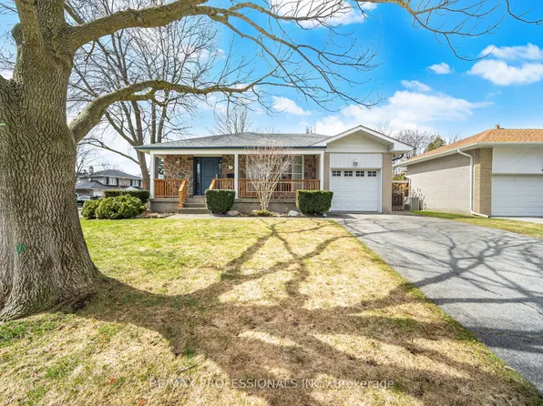 2 Thicket Rd, Toronto, ON M9C 2T3