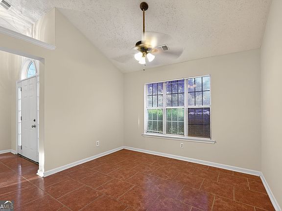 4th image of 221 Fairview Point