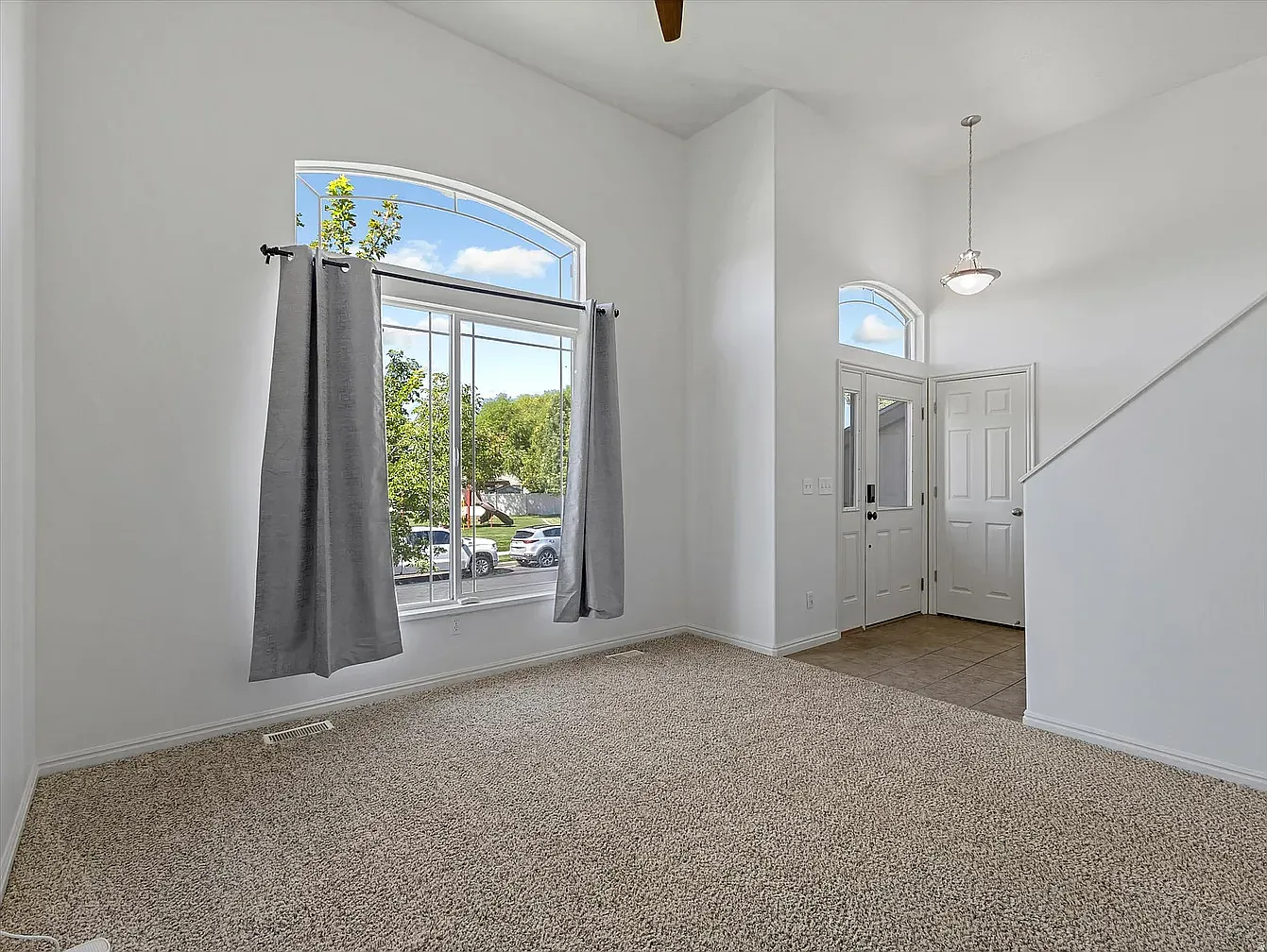 5 bed, 2938 sqft, $3,700 — Photo 4