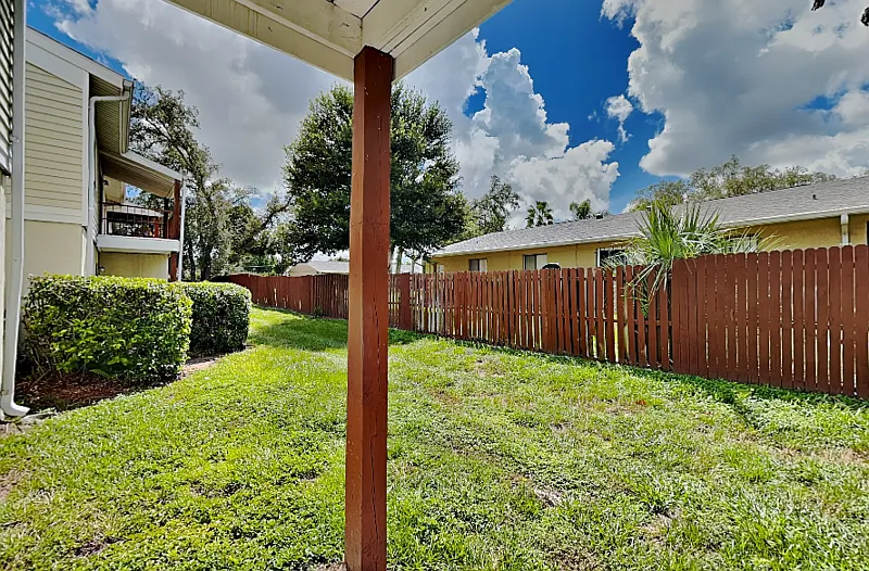 310 Cherokee Ct — Photo 3