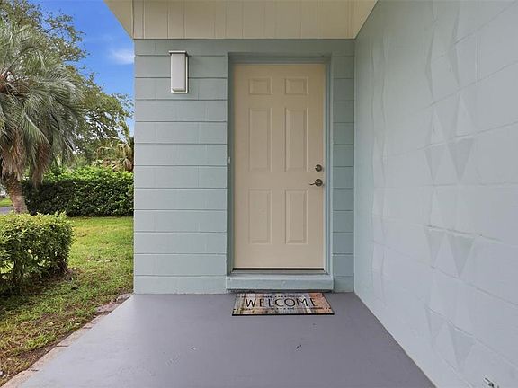 3rd image of 2832 NE 11TH TERRACE