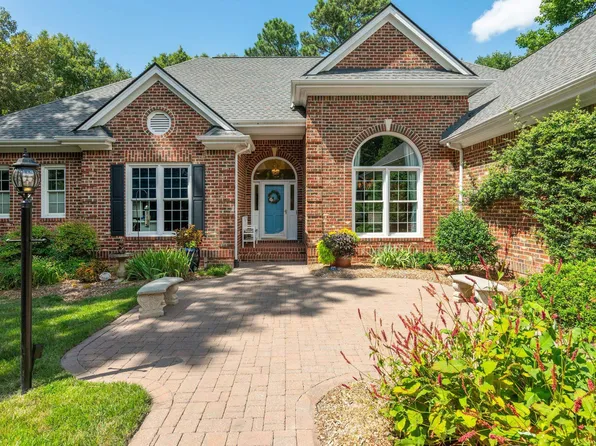 104 Lutterworth Ct, Cary, NC 27519