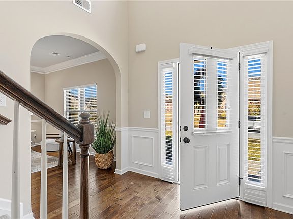 2nd image of 118 Buckland Dr