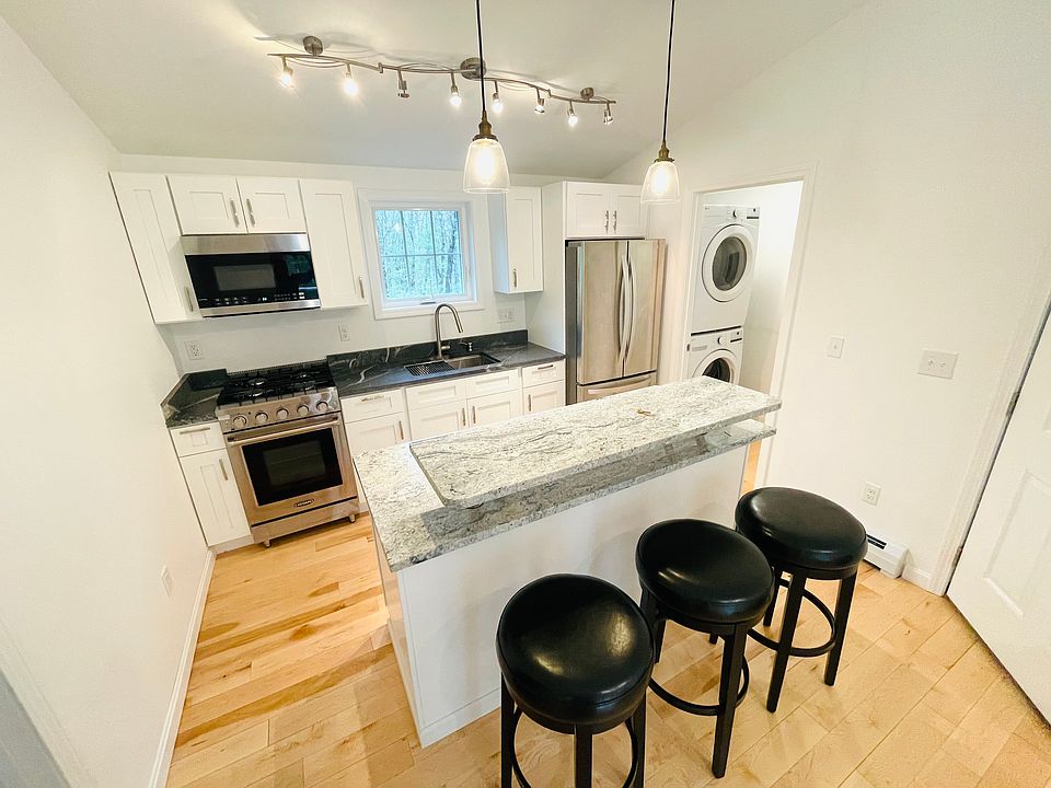 Kitchen with Bar and Bar stools