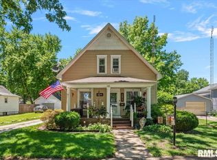 319 N Maple St, Nokomis, IL 62075