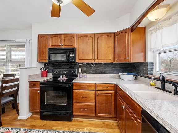 3rd image of 129 Edgewood Rd