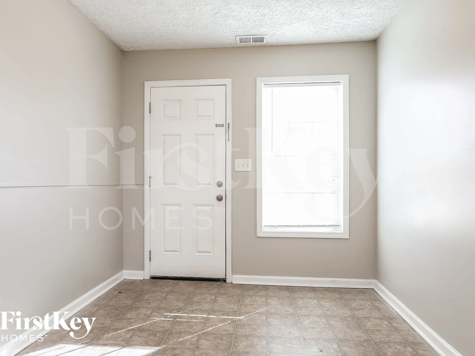 3 bed, 2.0 bath, 1816 sqft, $2,310 — Photo 3
