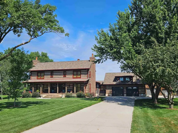 703 W Timber Rd, North Sioux City, SD 57049