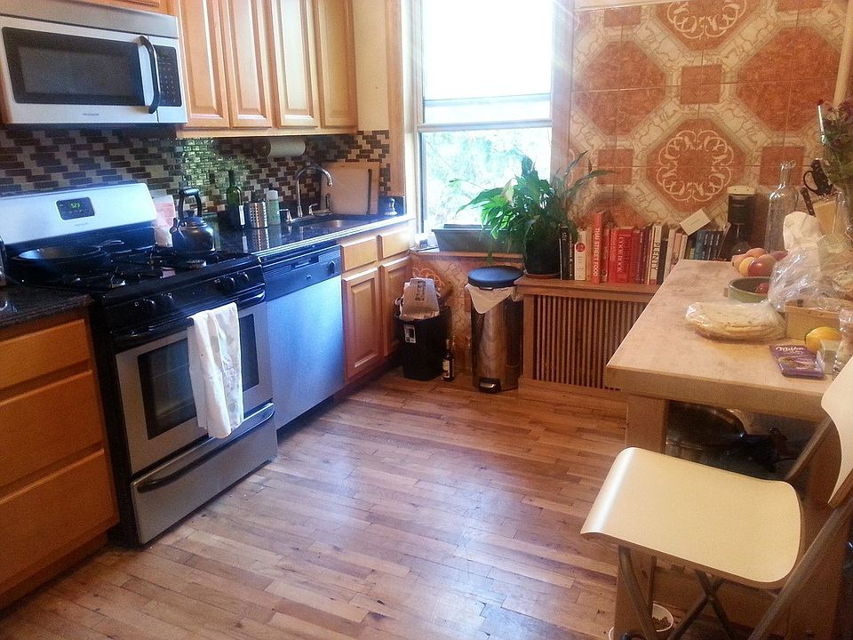 2nd image of 142 Clinton Ave APT 3