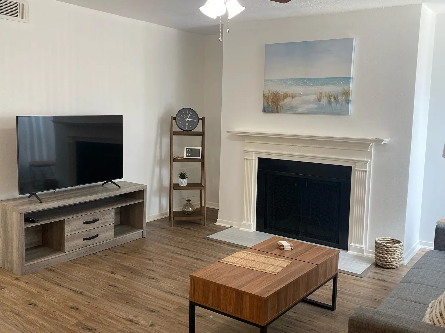 2 bed, 1.0 bath, 802 sqft, $2,200 — Photo 2