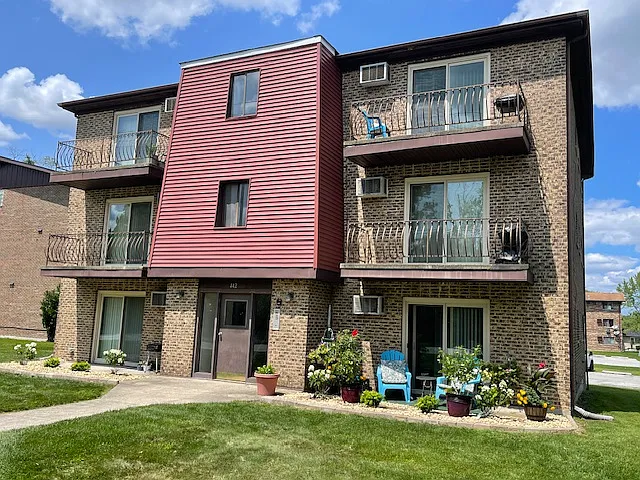 442 E Glenwood Dyer Rd #2W — Photo 1