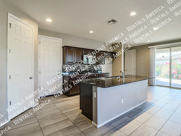 2930 E Detroit St — Photo 9