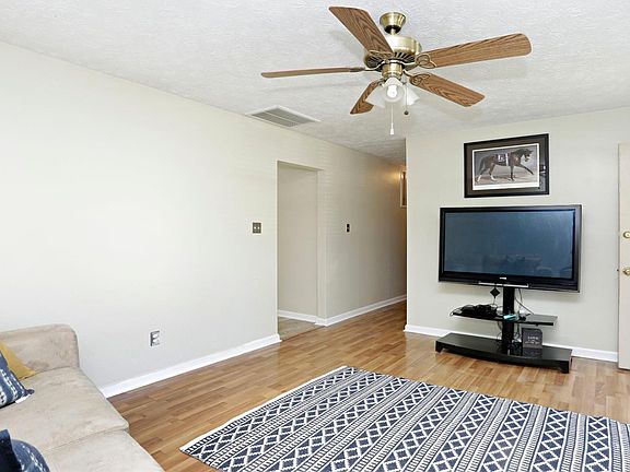 4th image of 2668 Twinbrooke Ln