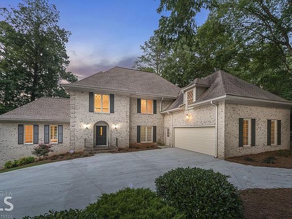 2nd image of 2779 Hawthorne Dr NE