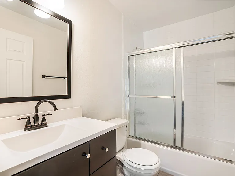 4070 Redwood Ave — Photo 7