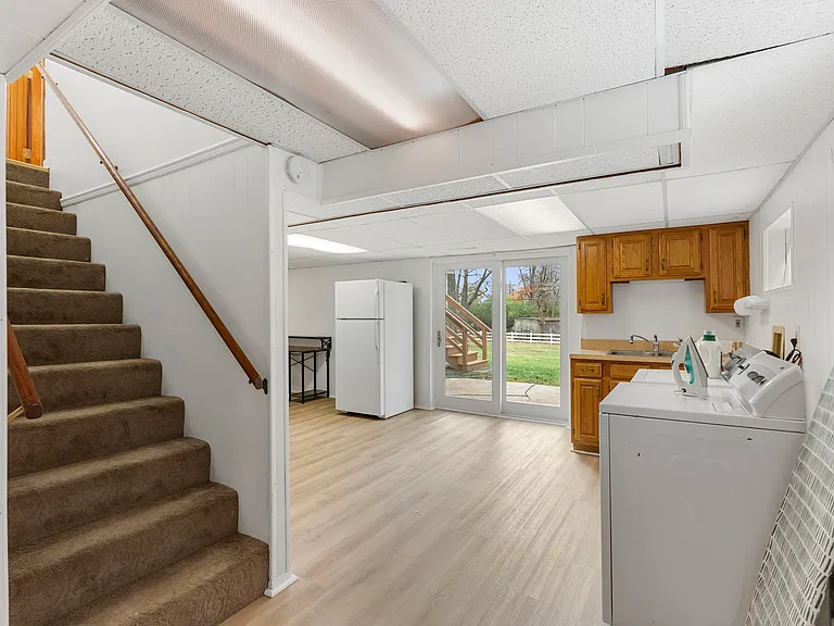 1000 Providence Rd — Photo 36
