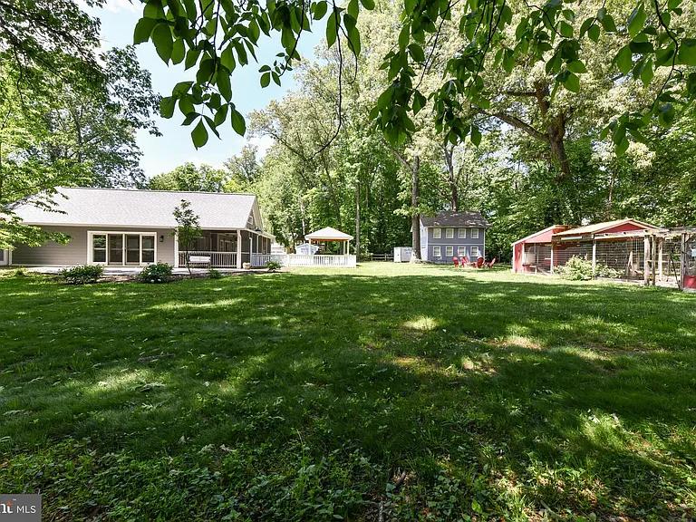 14 Oak Ln — Photo 47