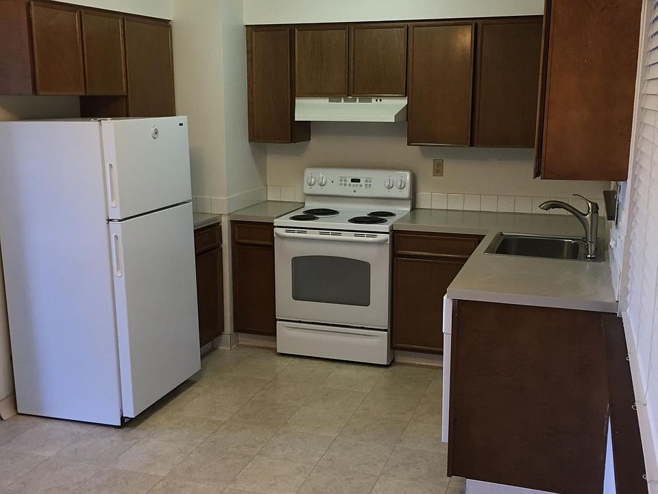 1st image of 99 Hillcrest Dr #2