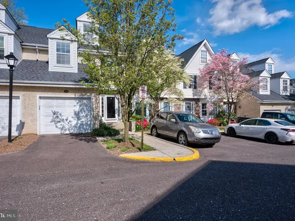 1002 Coventry Pointe Ln, Pottstown, PA 19465