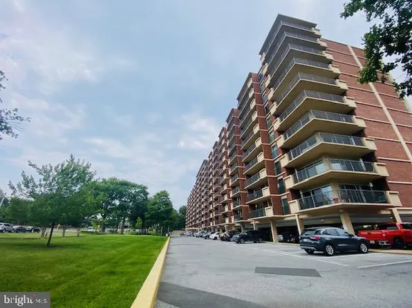 1300 Army Navy Dr APT 623, Arlington, VA 22202