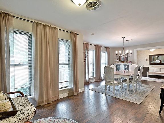 4th image of 3801 Brook Hollow Dr
