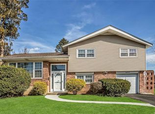 21 Evelyn Rd, Plainview, NY 11803