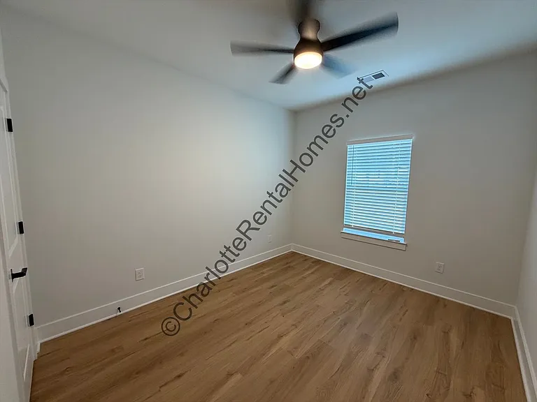 2144 Hartford Dr — Photo 8
