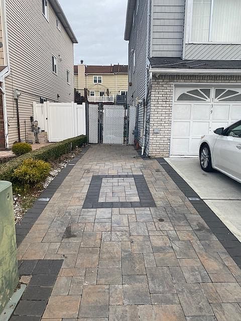 1st image of 139 Amity Pl #139