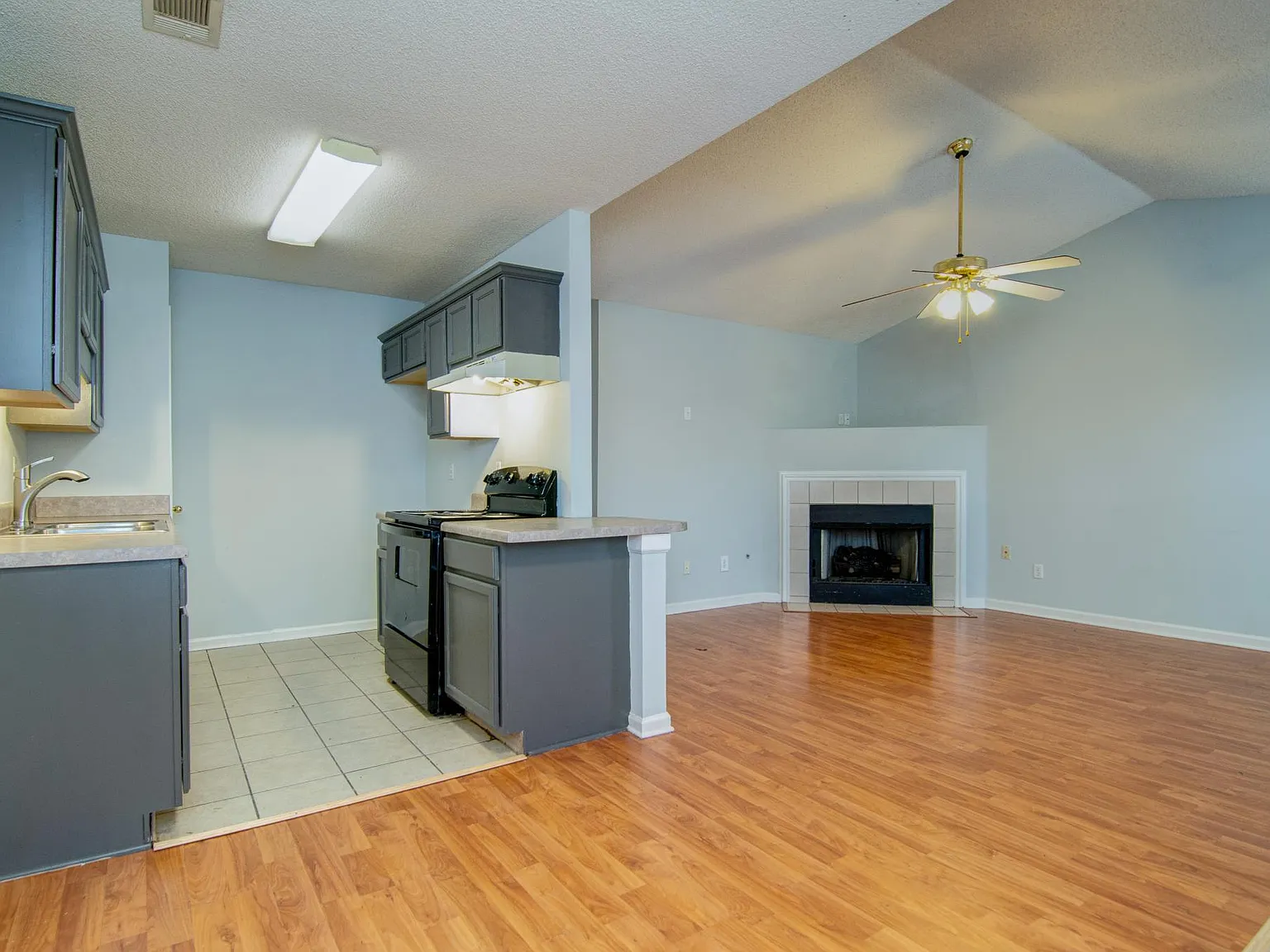 3 bed, 1350 sqft, $1,380 — Photo 3