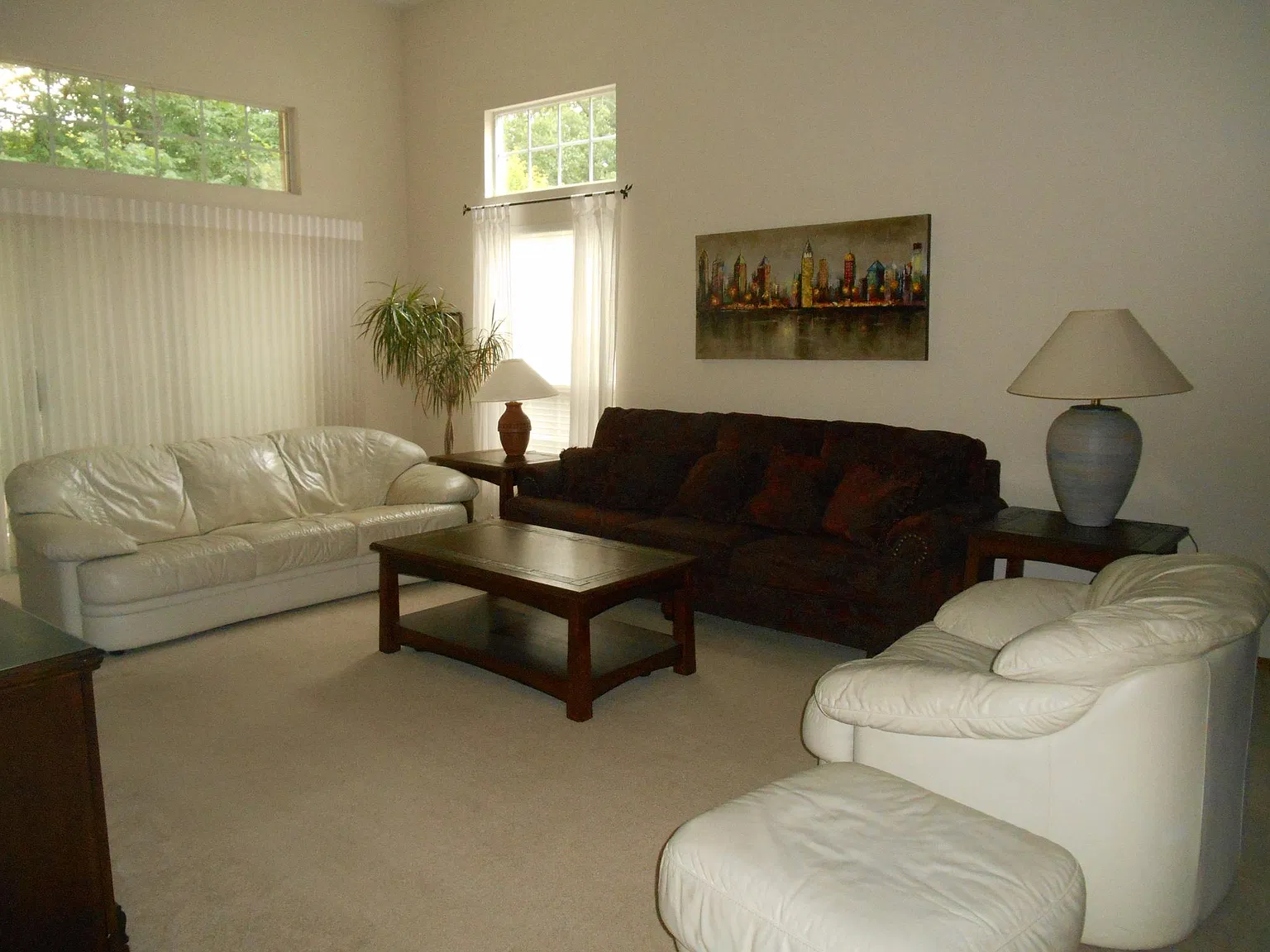 3 bed, 2011 sqft, $1,600 — Photo 2