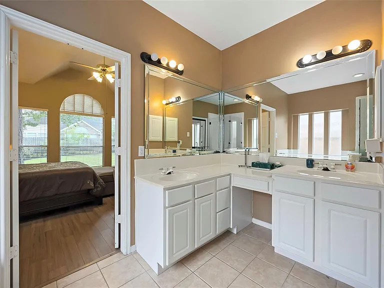 13611 Delacey Ln — Photo 14