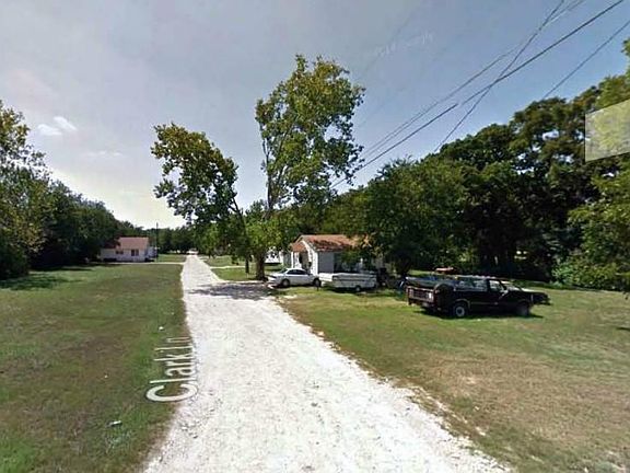 3rd image of 390 Clark Ln APT 3