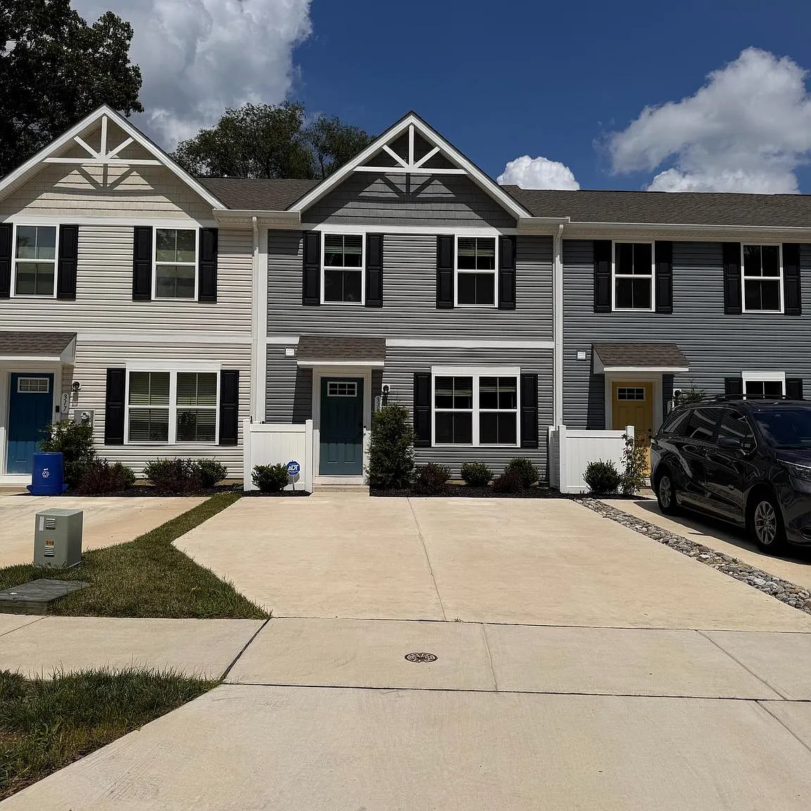 3 bed, 2.5 bath, $2,600 — Photo 1
