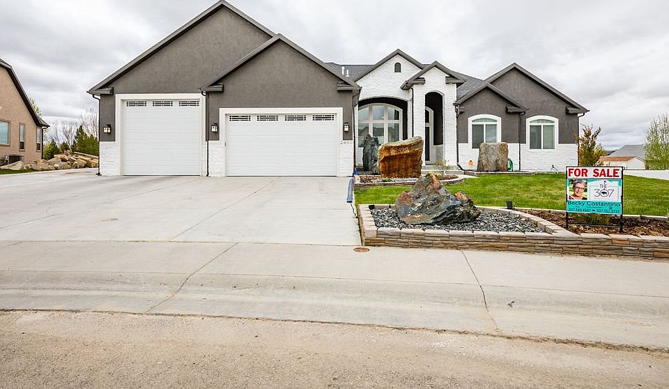 1st image of 2490 Foxtail Ln