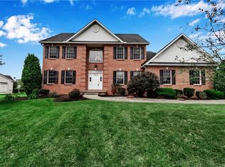 8899 Lake Glen Ct, Clarence Center, NY 14032