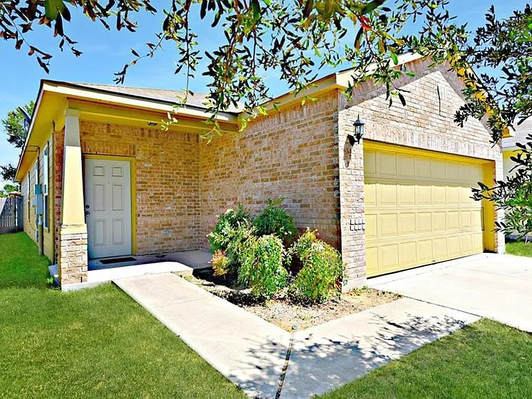 5721 Knoll Pines Pass — Photo 1