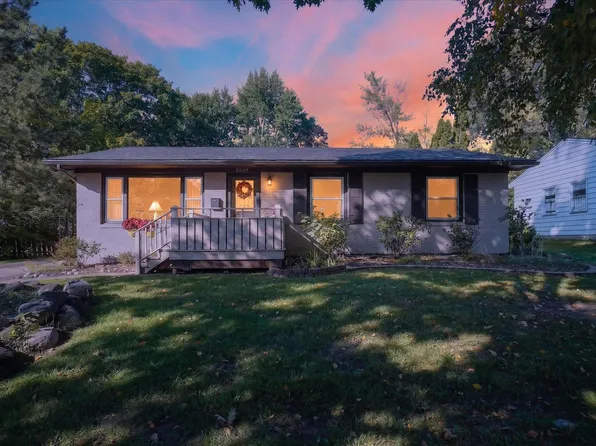 2009 Darby Dr, Lansing, MI 48906
