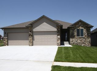 3110 Whispering Wind Blvd, Lincoln, NE 68516