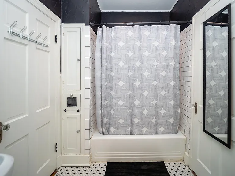 4110 Seminole Ave — Photo 8