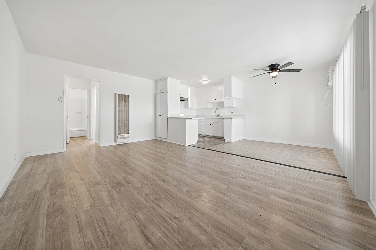 Building Photo - 14139 Gilmore St #3