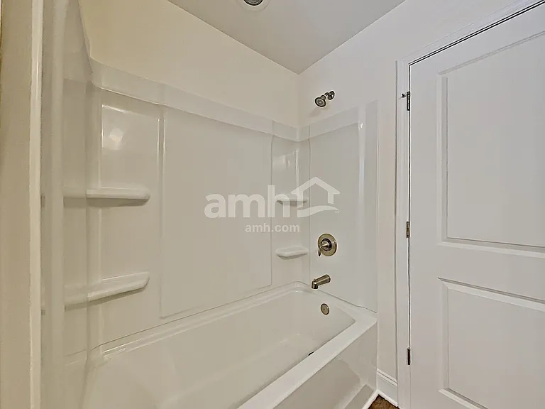 124 Lindridge Dr — Photo 16