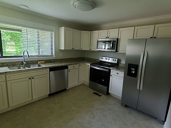 Fully Remodeled Kitchen