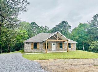 91 Bridlewood Dr, Poplarville, MS 39470
