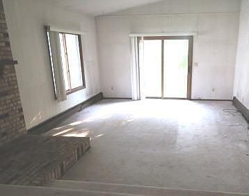 4th image of 409 Iroquois Ave