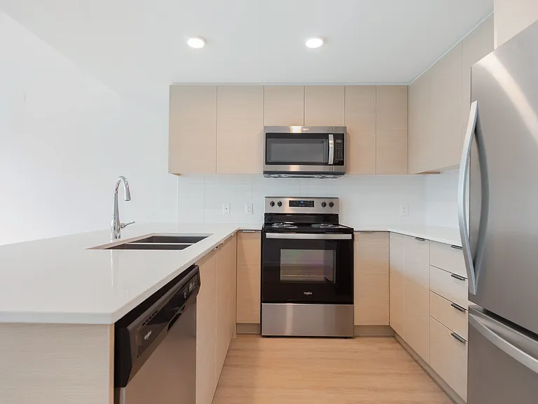 3655 Victoria Dr — Photo 40