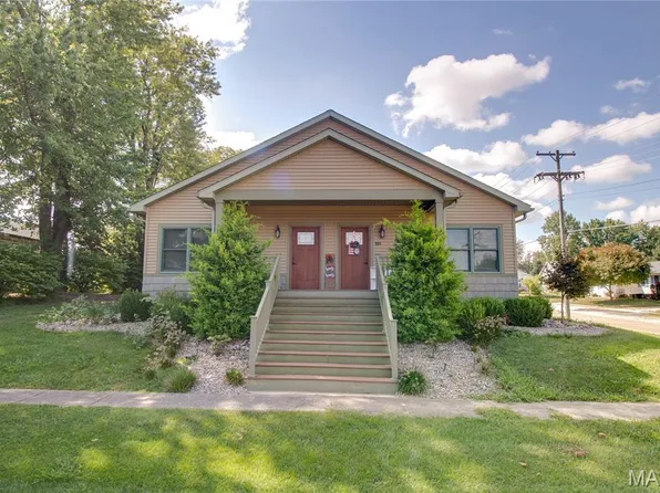 327 W Adams St, Pittsfield, IL 62363
