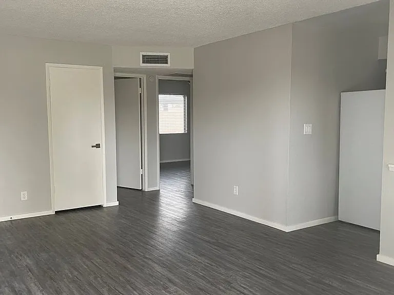 407 N Williams — Photo 3