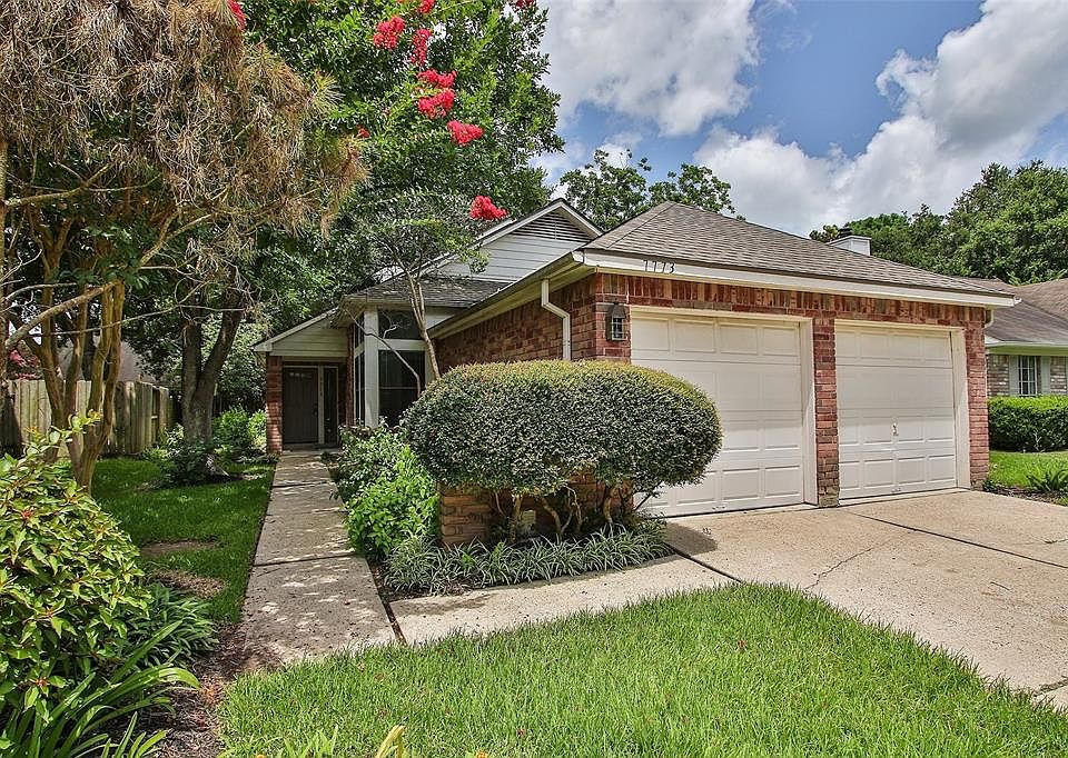 Welcome to this charming one-story in the heart of Copperfield - a master-planned community in Northwest Houston! The roof was replaced in the spring of 2021!