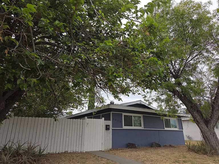 8409 Topanga Canyon Blvd — Photo 50